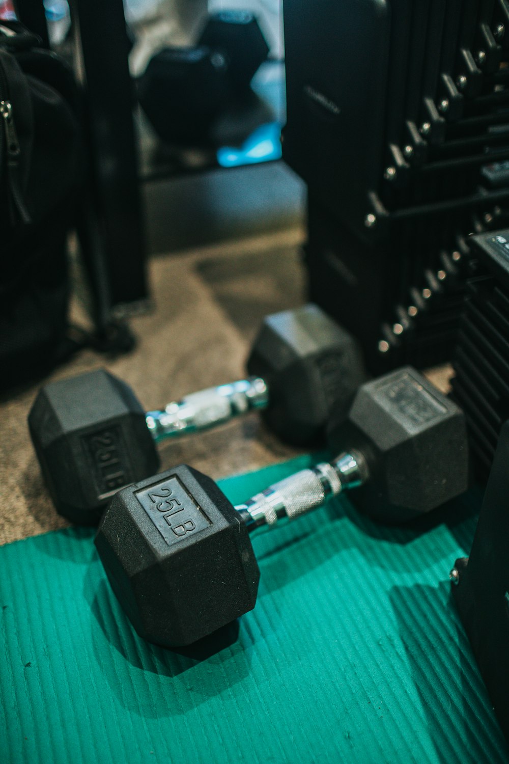 2 black and gray dumbbells