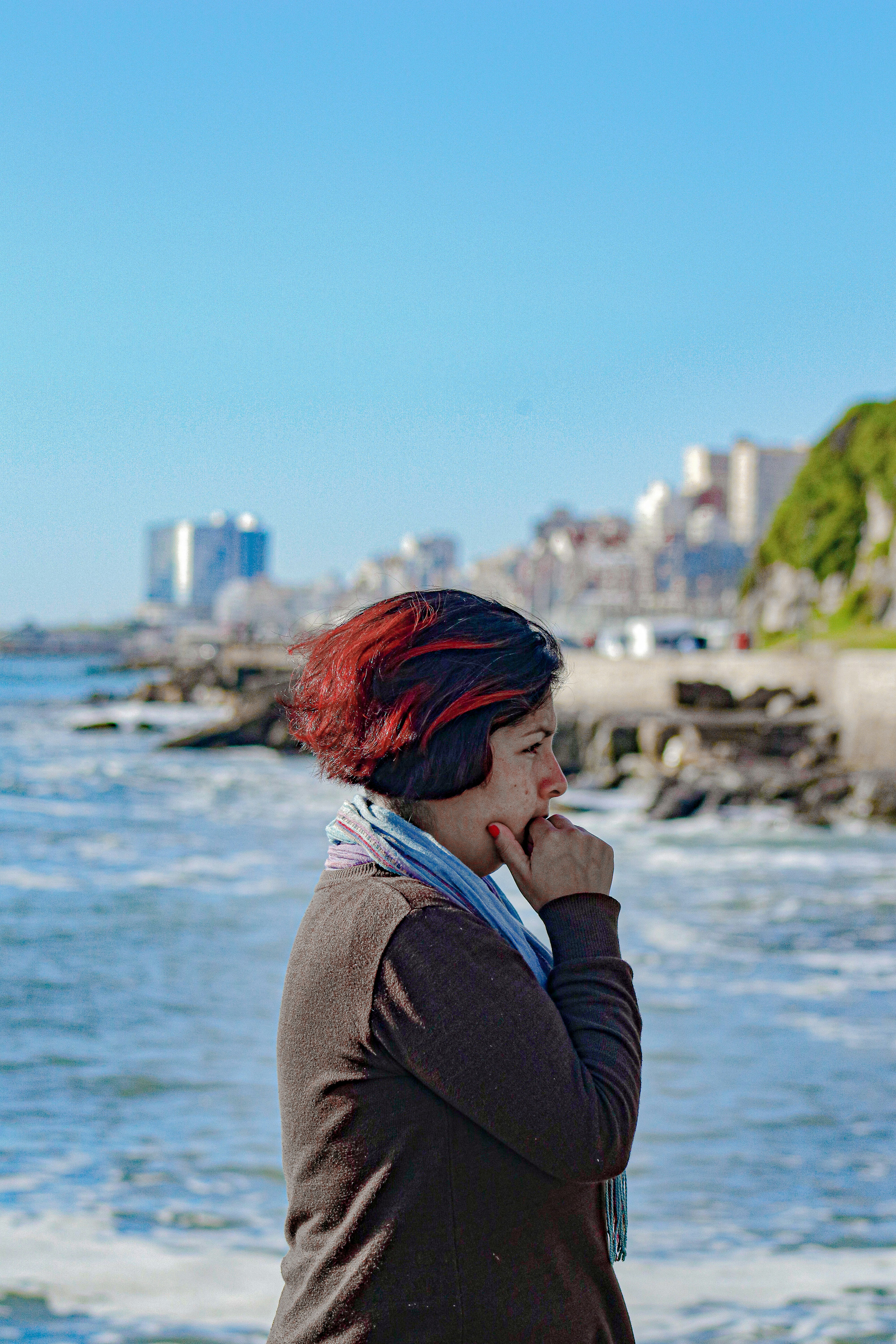 woman in black long sleeve shirt standing near body of water during daytime