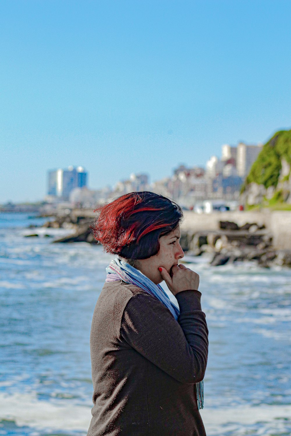 woman in black long sleeve shirt standing near body of water during daytime