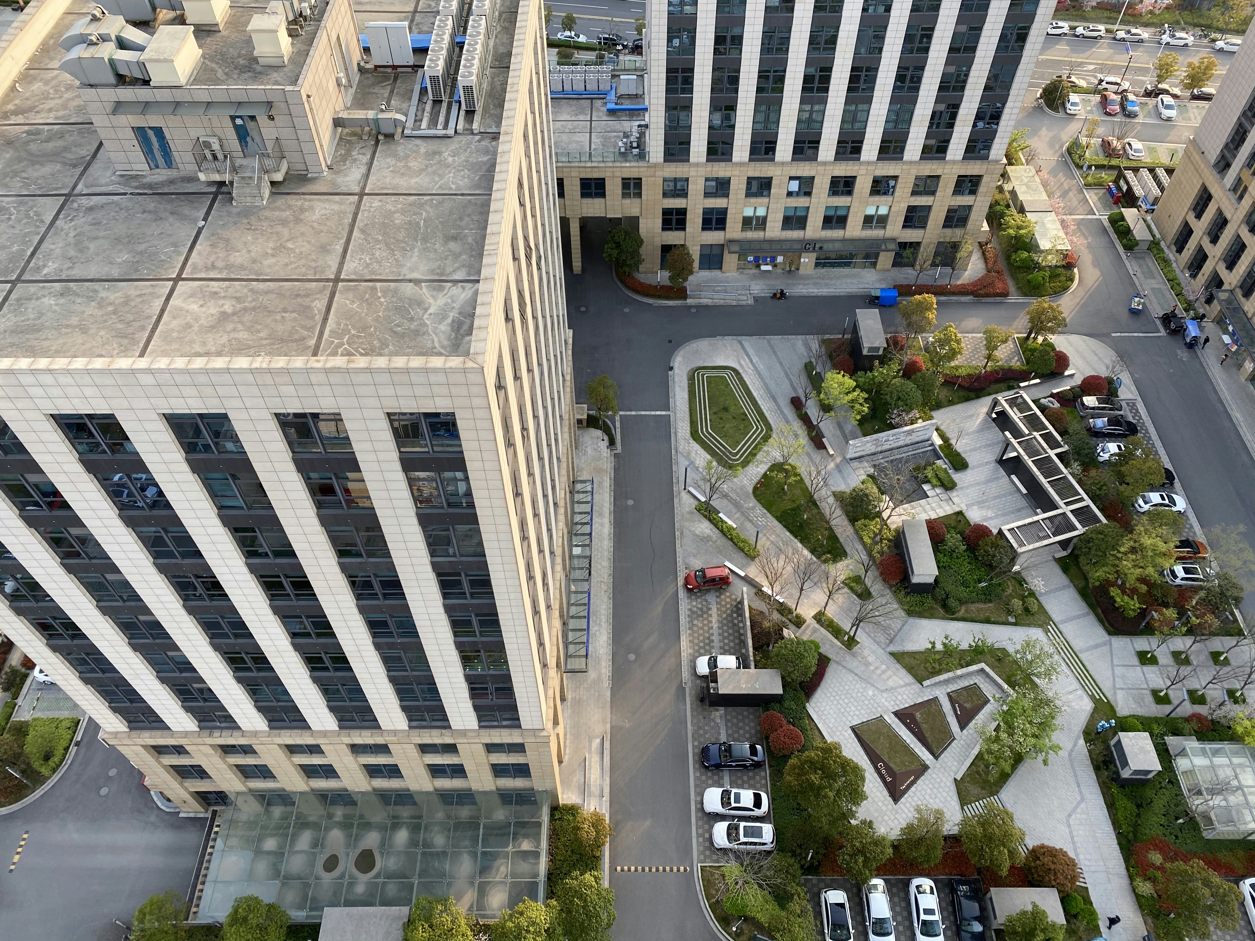 Commercial property with pristine landscaping and manicured lawn