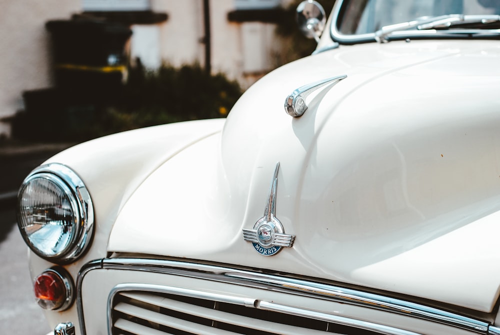 white car with silver and blue car door handle