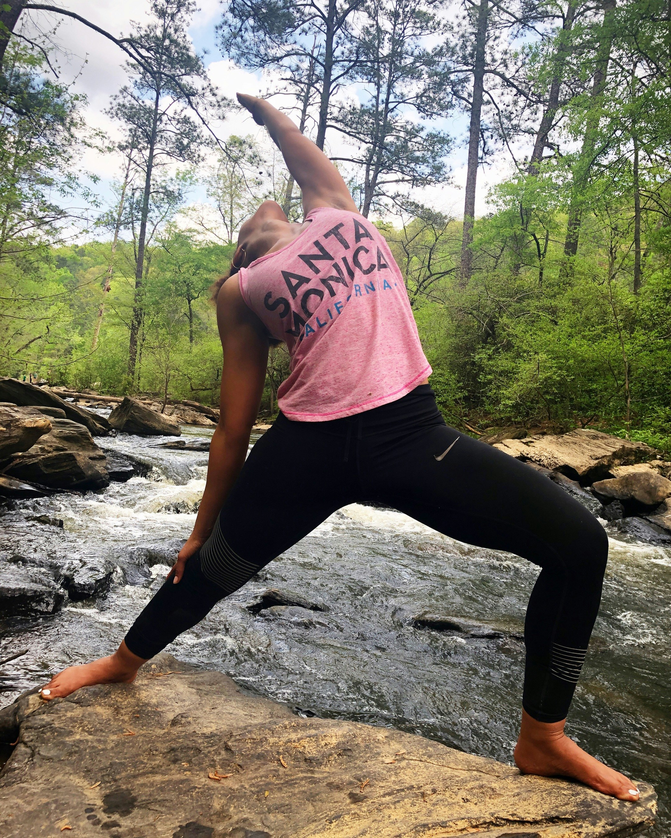 The Complete Guide to Yoga Pants for Women in California: Style, Comfort, & Trends