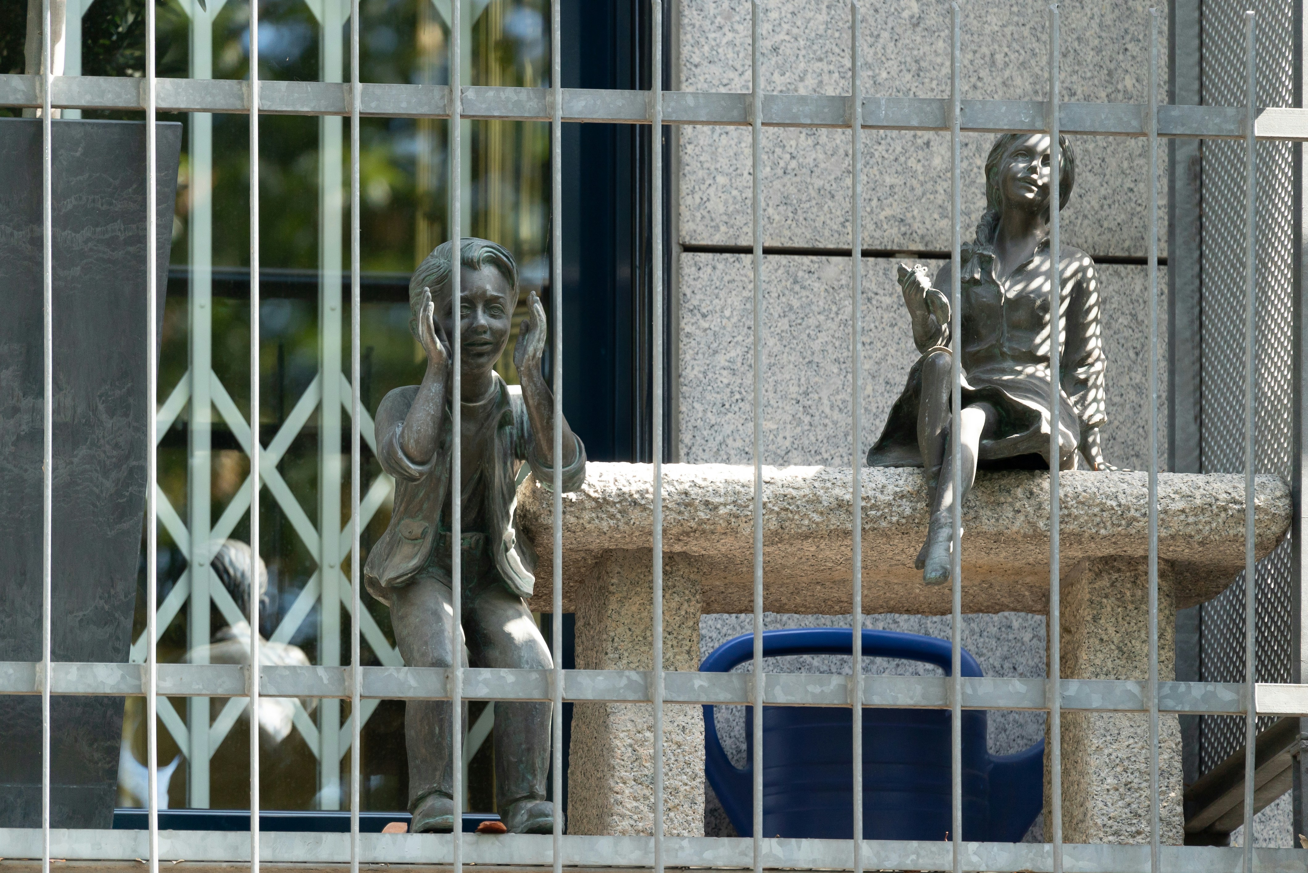 gray statue of a woman