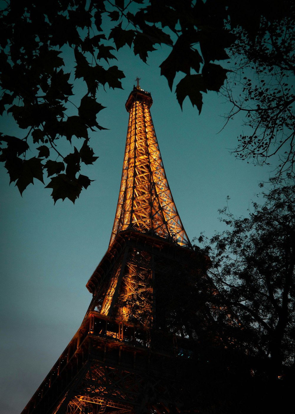 eiffel tower in paris grayscale photography