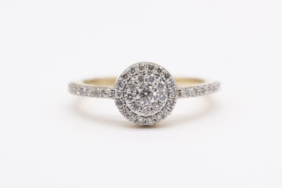 A beautiful bridal set featuring a sparkling diamond ring and matching band.