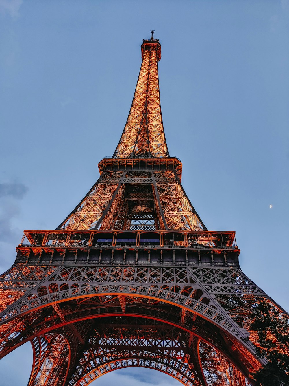 eiffel tower under gray sky