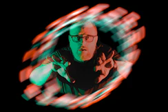 man in black crew neck t-shirt