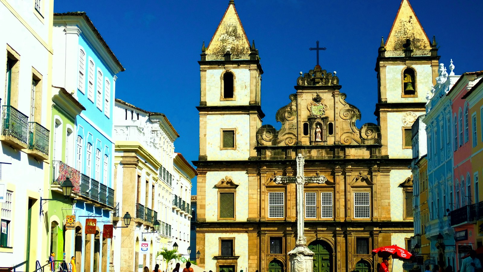 The twin-towered baroque São Francisco church and pastel colonial facades in Salvador's Pelourinho
