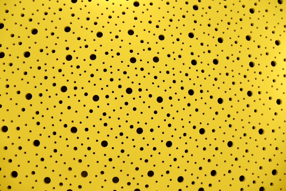 黄色と黒の水玉模様のテキスタイル