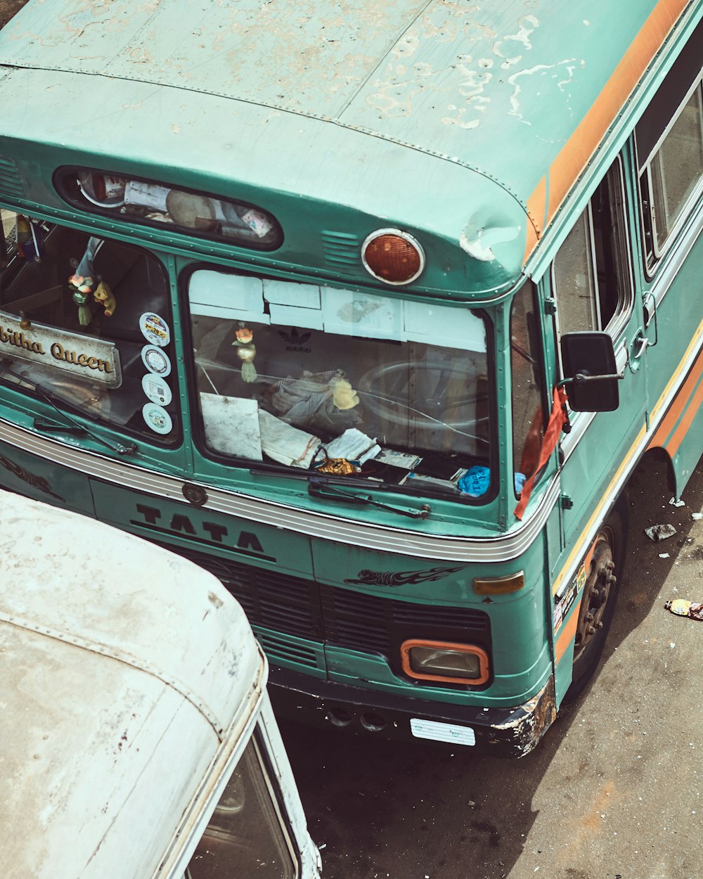 teal and white volkswagen t-2 van