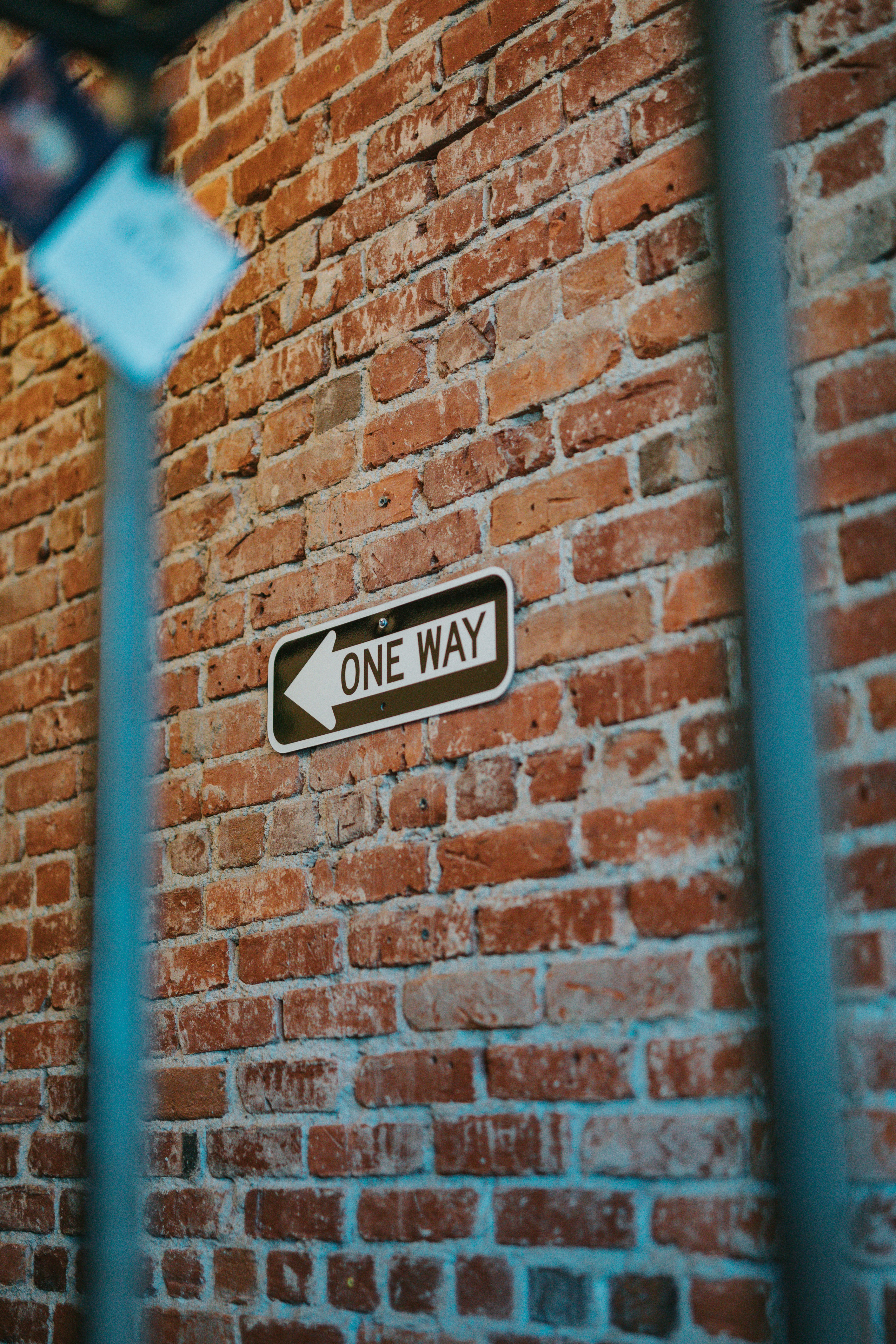Panneau bleu et blanc d’interdiction de fumer