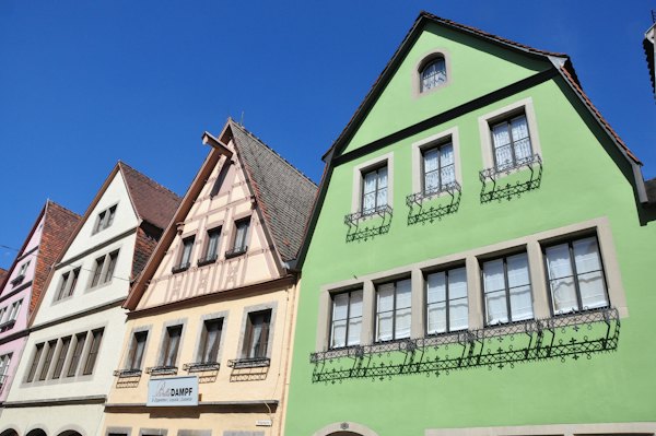 Green and brown concrete building under blue sky during daytime — Rothenburg ob der Tauber, Germany