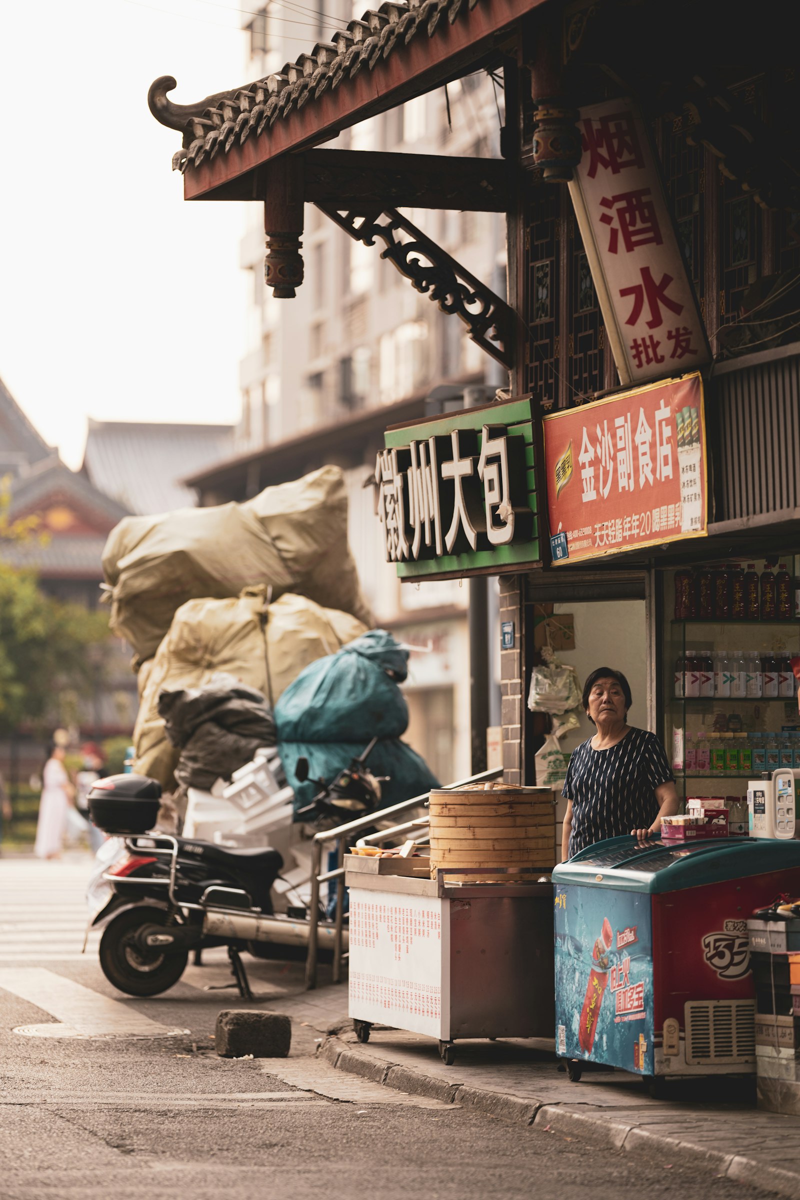 Sony a7R IV + Sony FE 135mm F1.8 GM sample photo. Man in black jacket photography