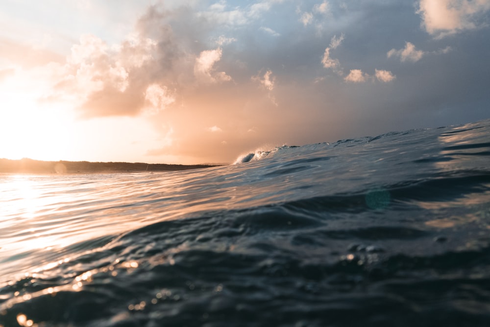 ocean waves under cloudy sky during daytime