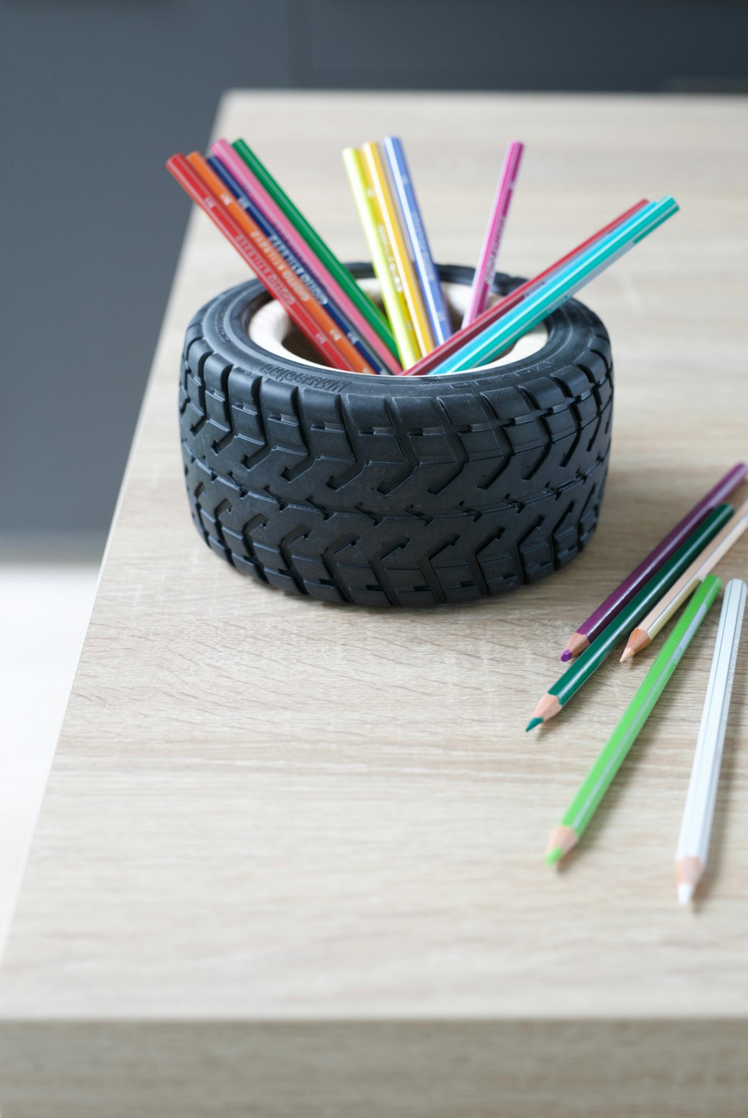 assorted color pencils on black round container