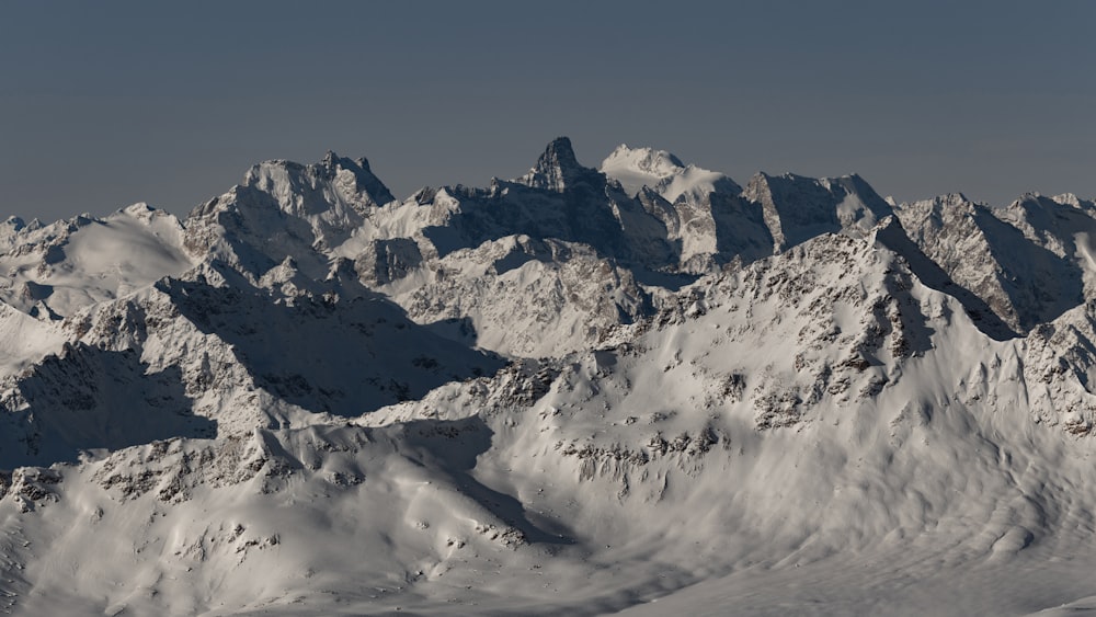 昼間の雪山