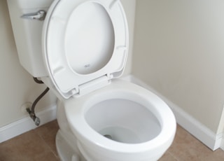 white ceramic toilet bowl with cover