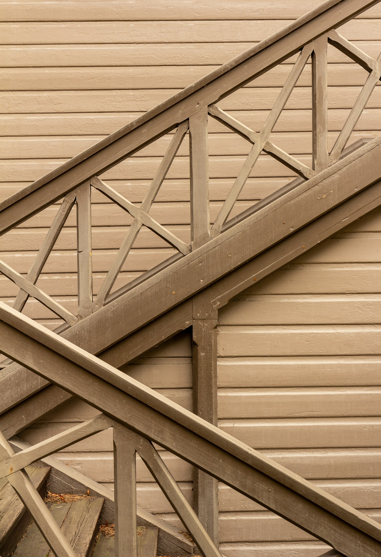 Canon EOS 60D + Canon EF 16-35mm F4L IS USM sample photo. Brown wooden fence during photography