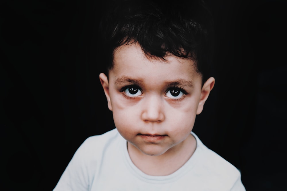 boy in white crew neck shirt