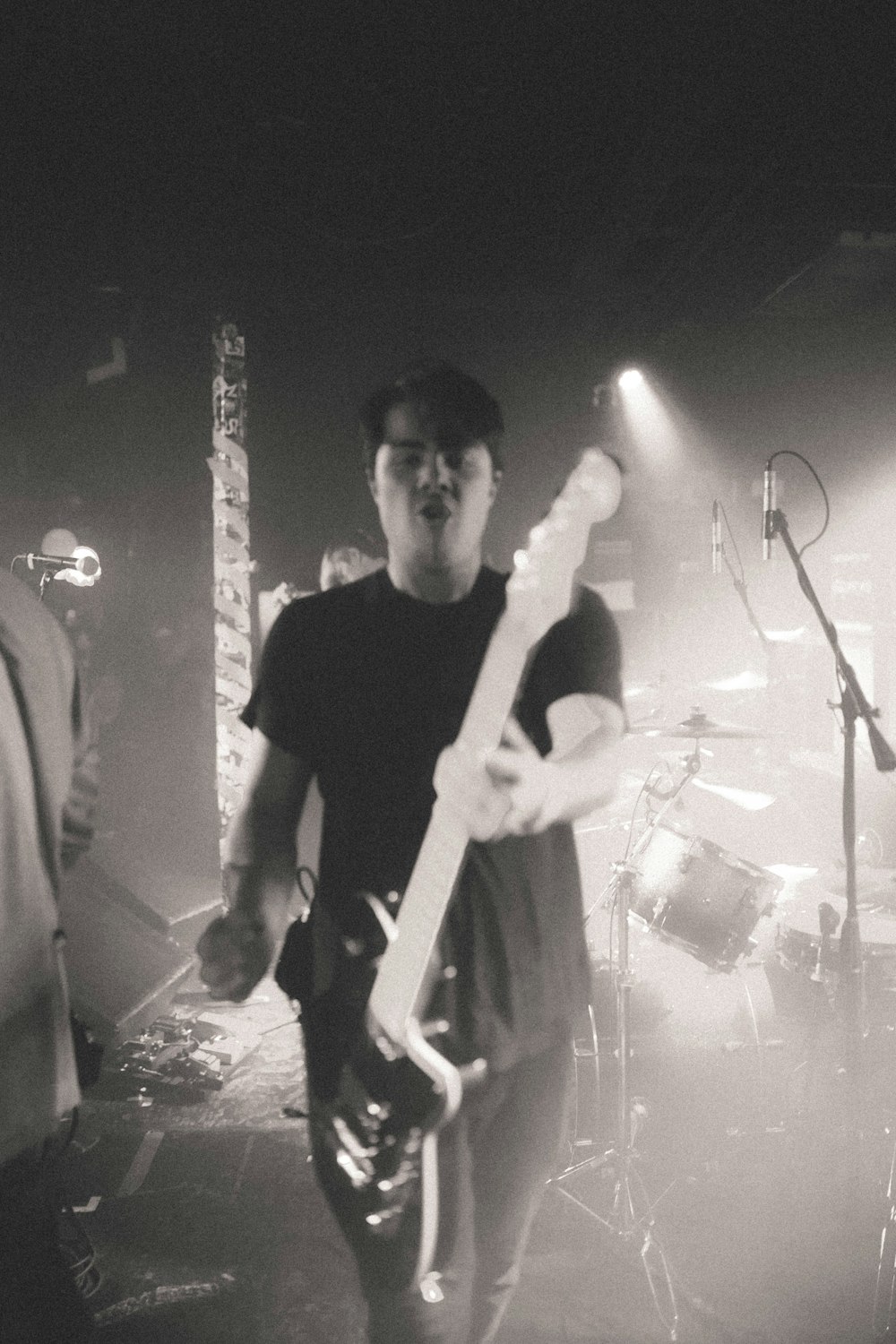 man in black crew neck t-shirt playing guitar