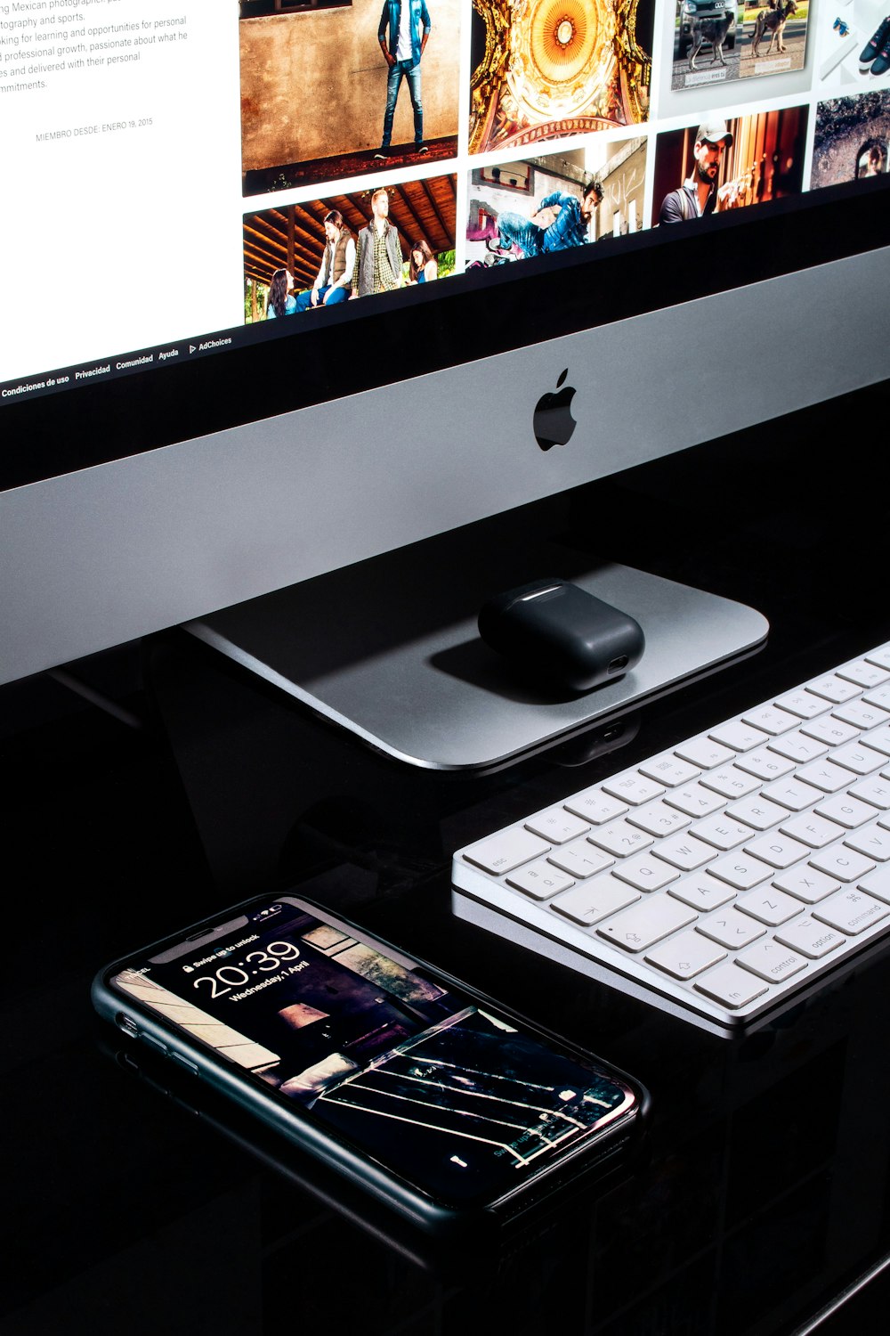 silver imac with apple keyboard and mouse