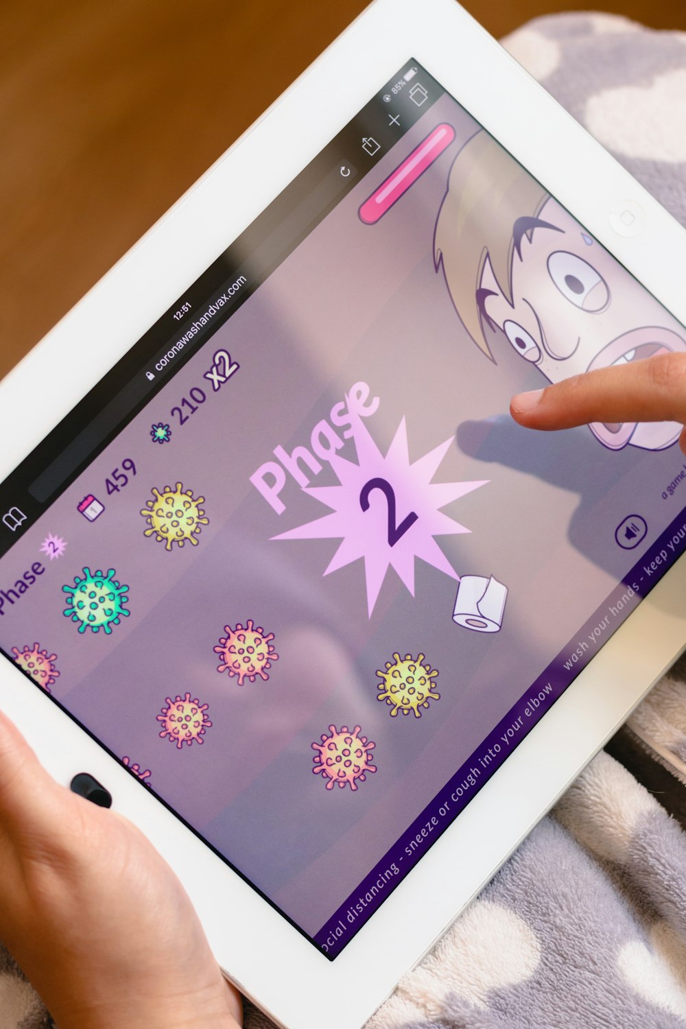 iPad blanc affichant l’application de jeu