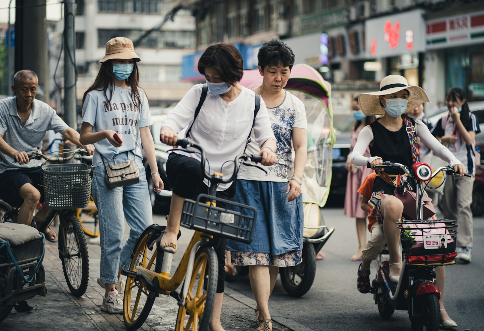 Sony a7R IV + Sony FE 85mm F1.8 sample photo. Woman in white shirt photography