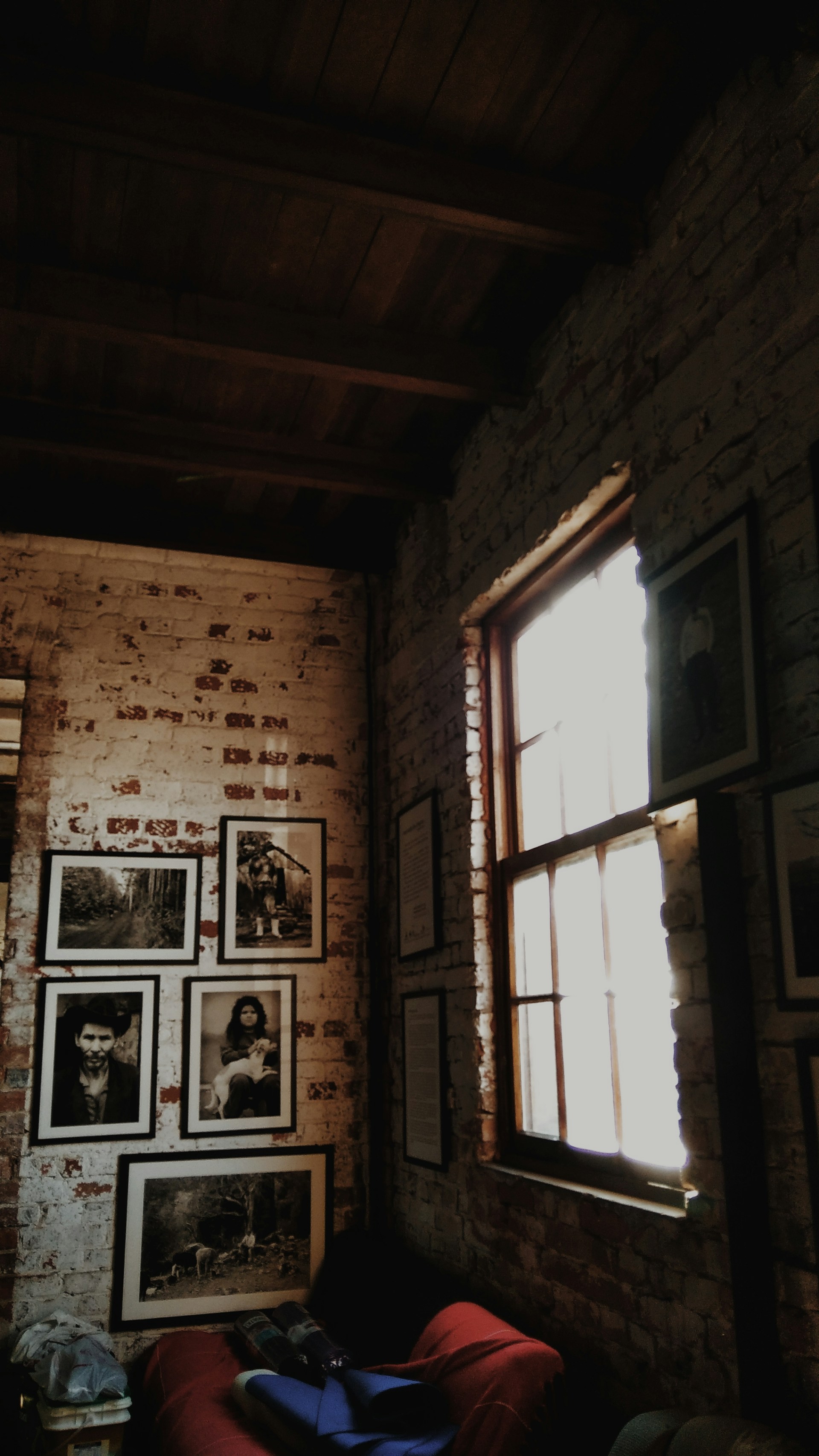 gray computer monitor