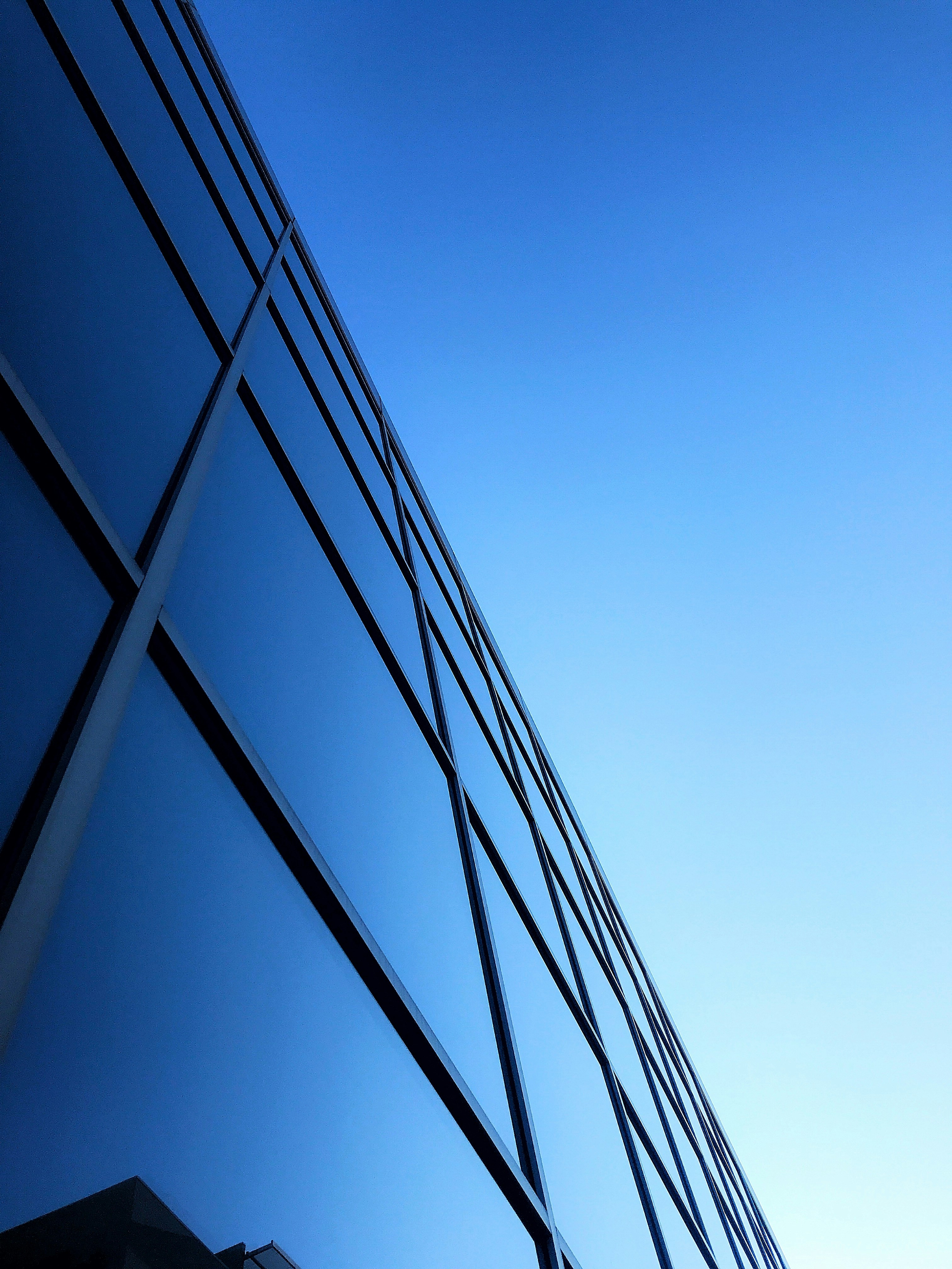 Foto zum Thema Blau-weißes Gebäude mit Glaswänden – Kostenloses Bild zu ...