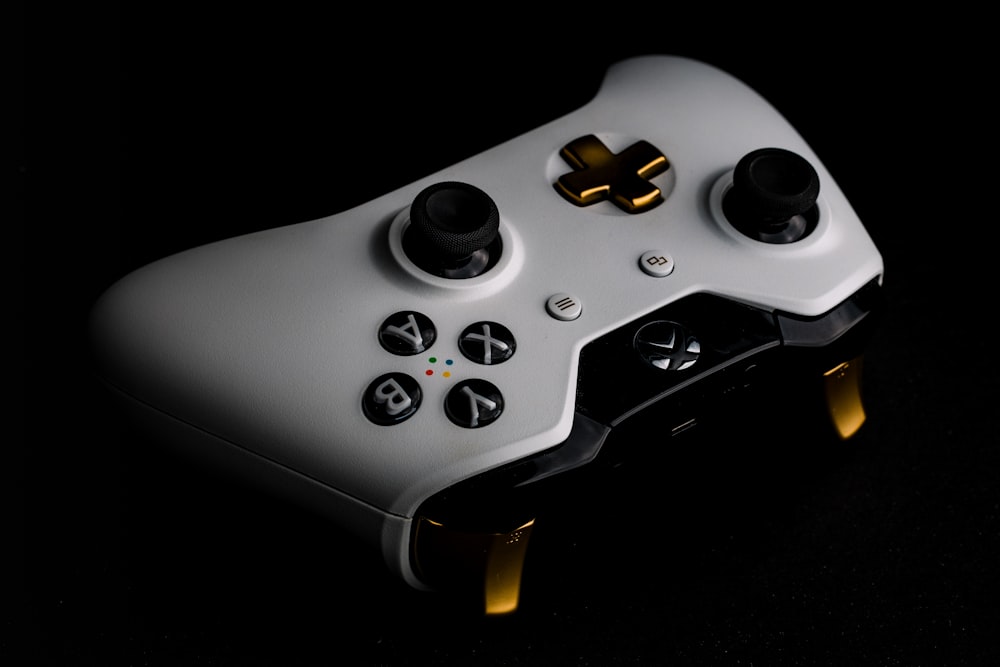 white xbox one game controller