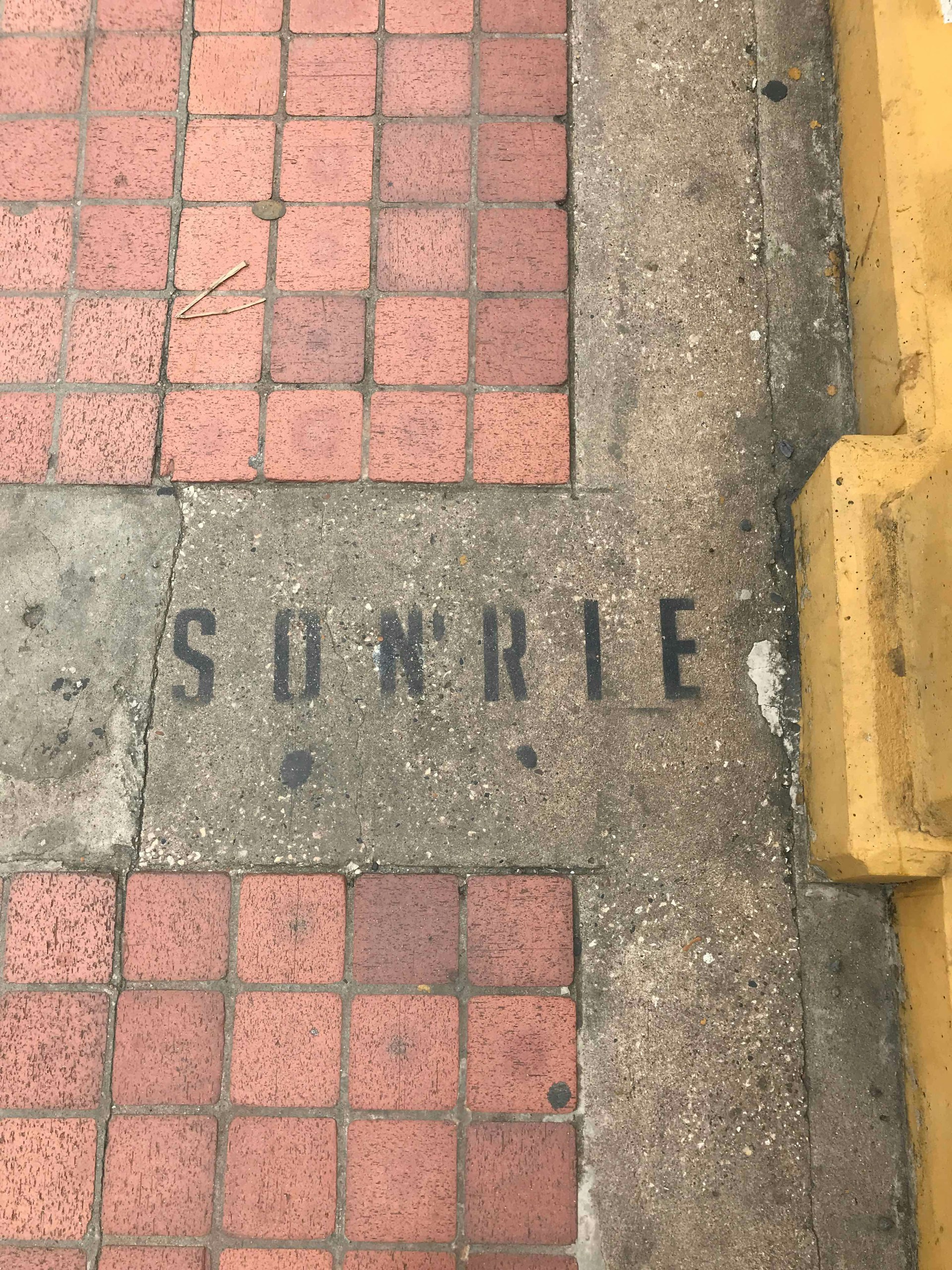 gray computer monitor