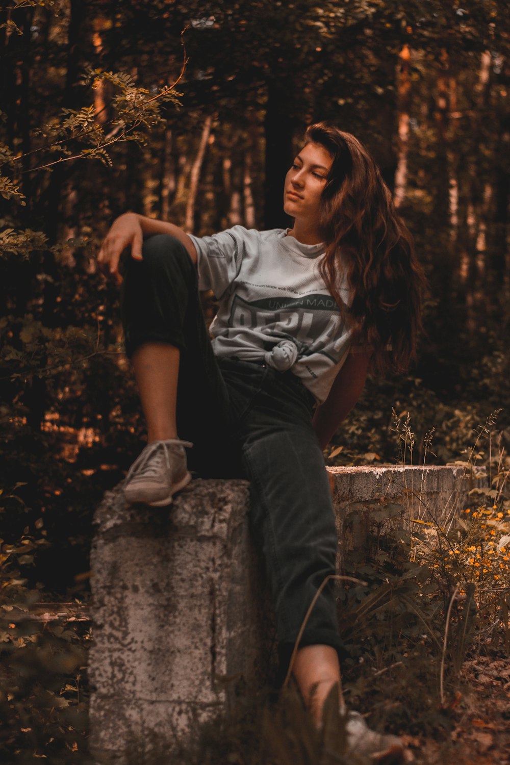 man in black t-shirt sitting on brown concrete bench