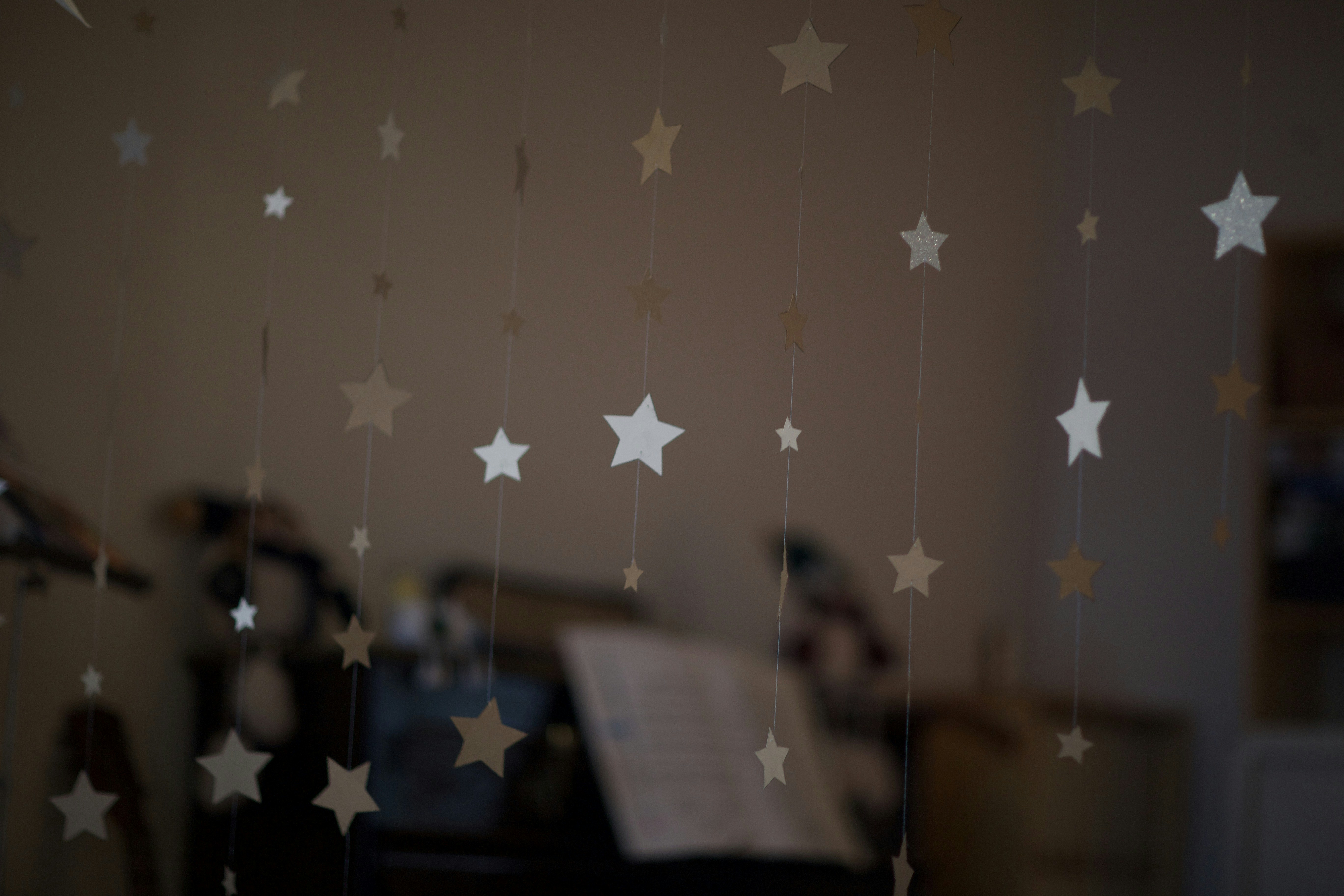 parede de impressão de estrela branca e rosa