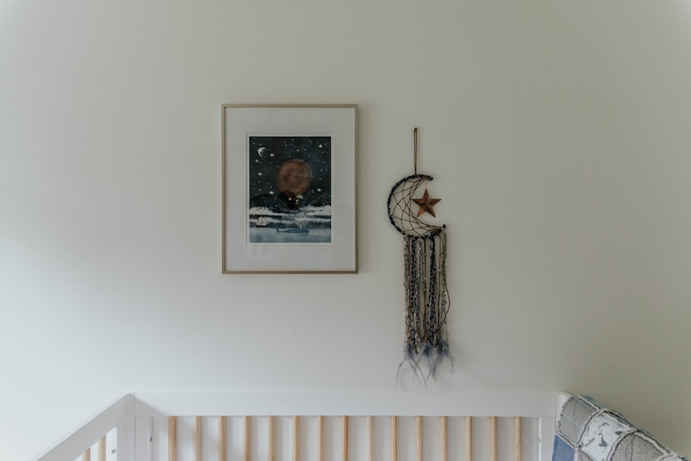 Decoración de pared en blanco y negro