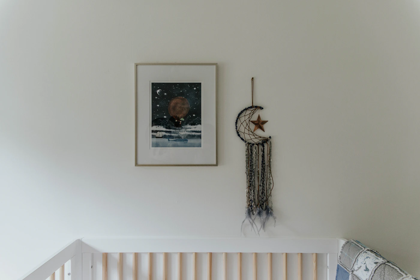 Calm nursery wallpaper for baby room Dubai