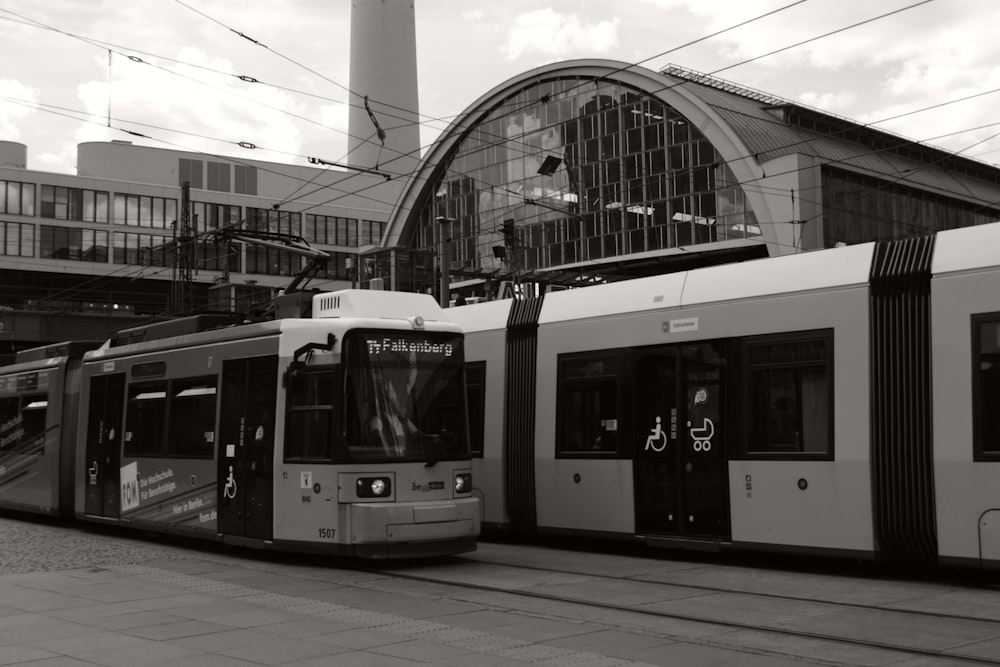 Train blanc sur la gare