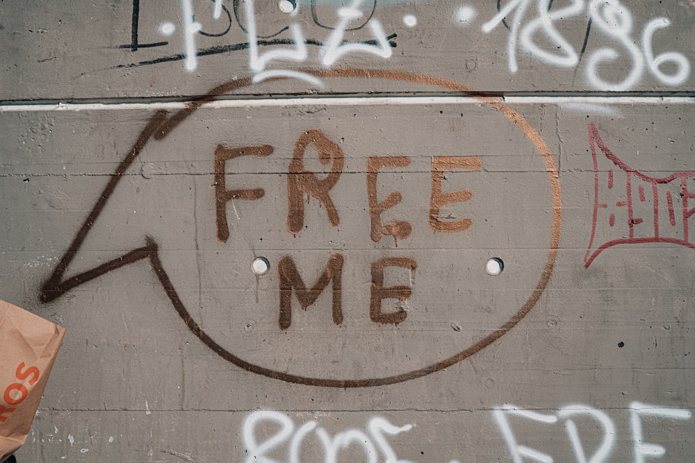 graffiti on a wall that says free me
