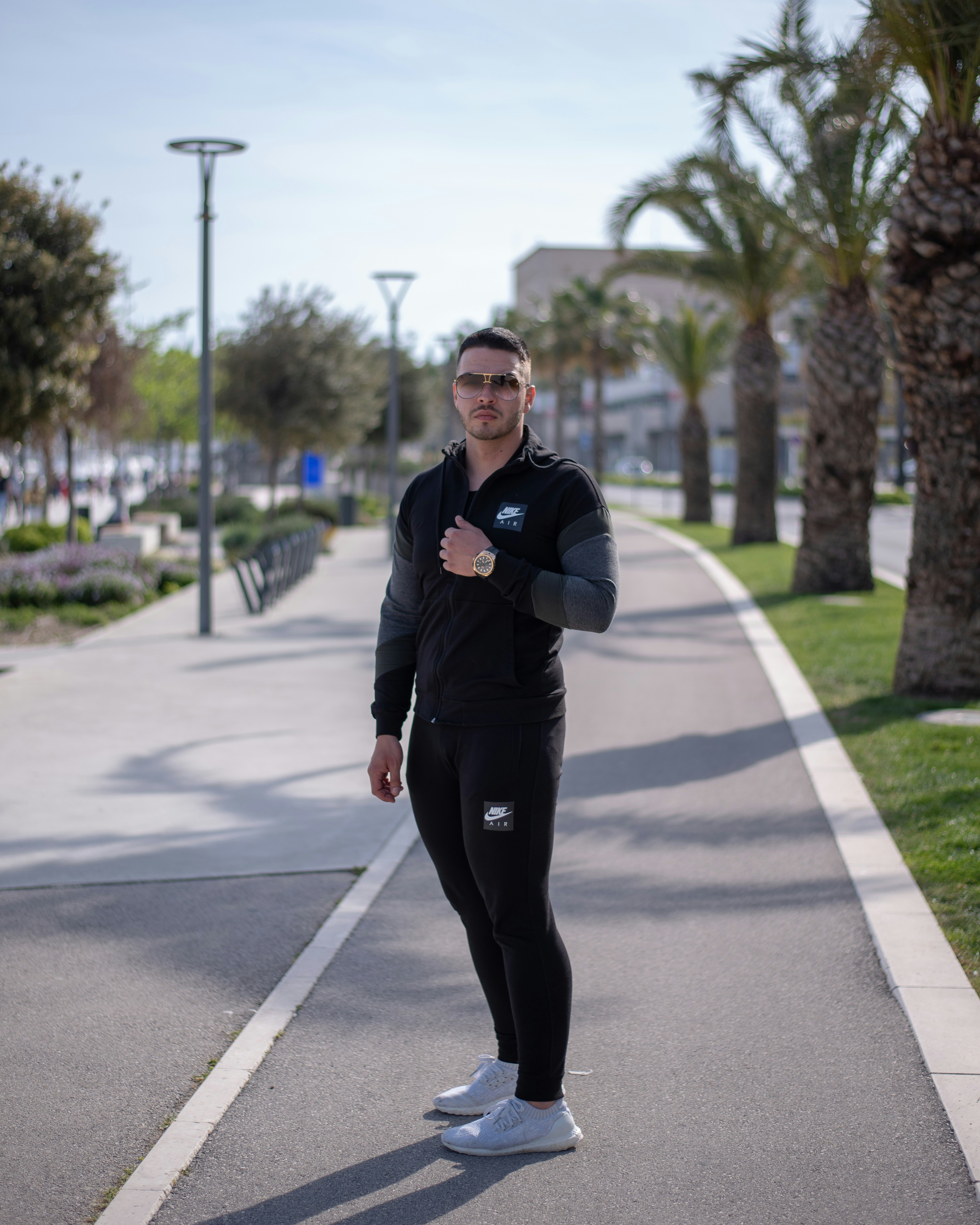 gray computer monitor