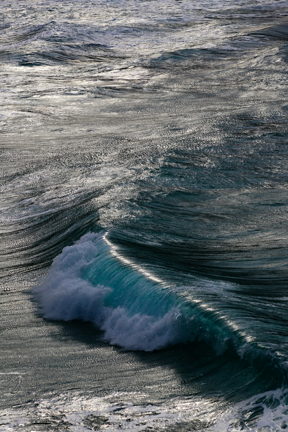 ocean waves crashing on shore during daytime