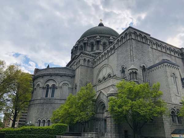 Exploring Saint-Louis: Local Cuisine, Popular Eateries, and Traditional Recipes