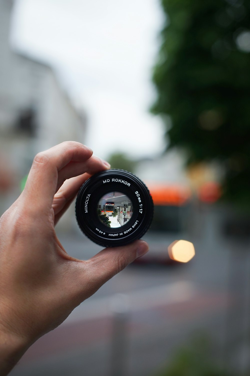 person holding black camera lens