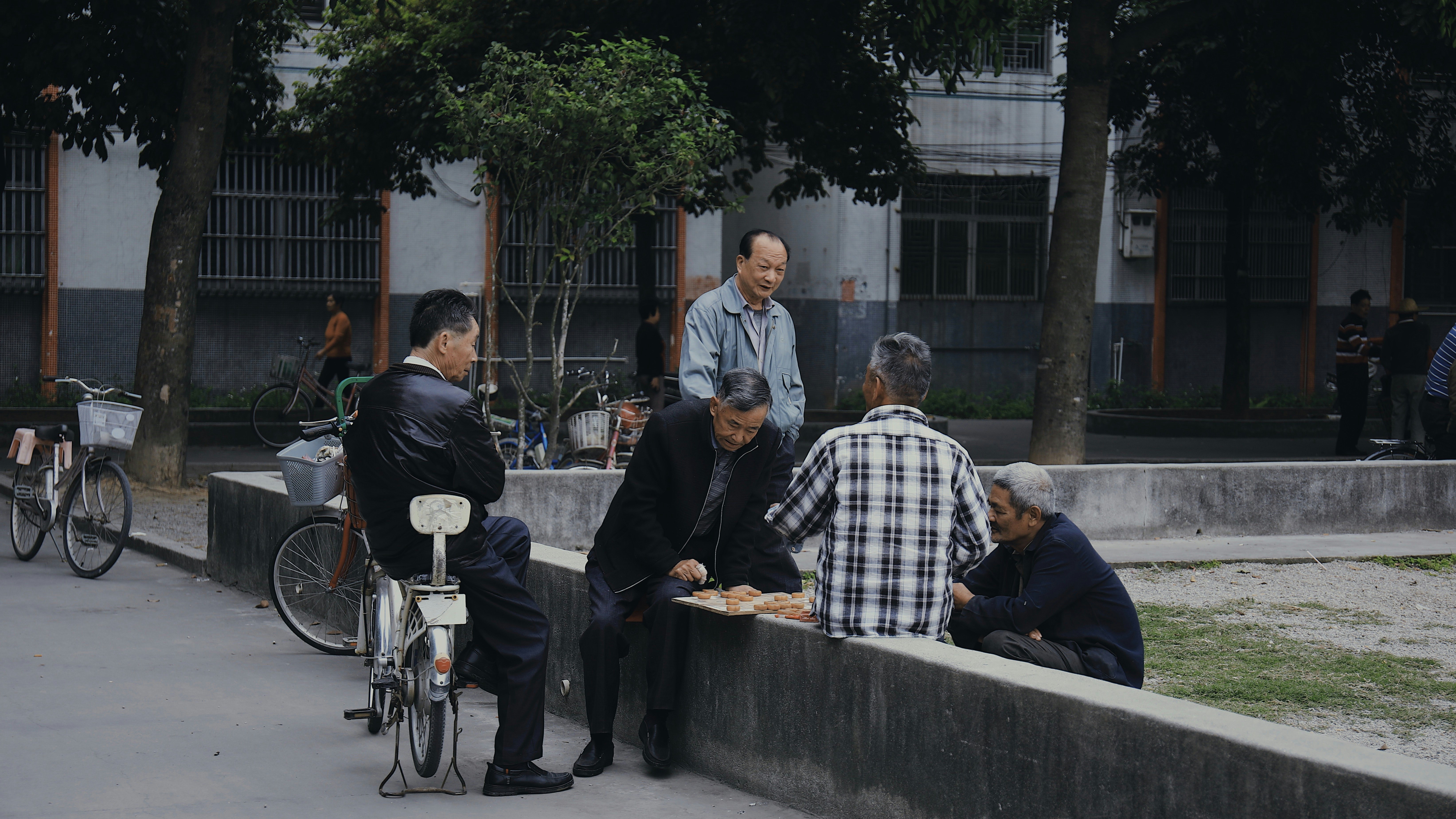 friendly lawyer consulting with injured worker - injury at work rights