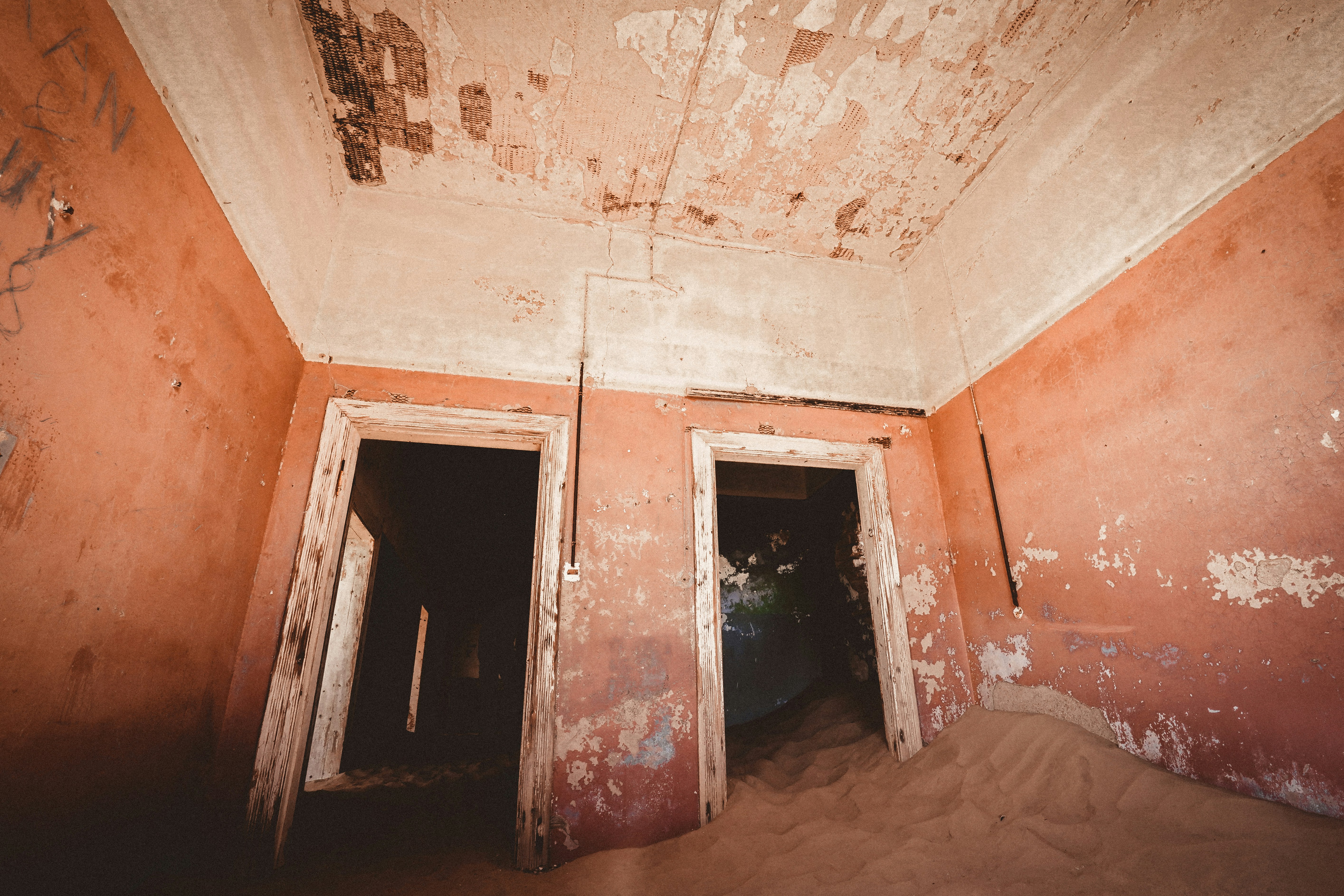 These were once the homes of some of the richest people in the world due to diamond-mining, but now they stand alone and deserted as the sands of time do their duty.