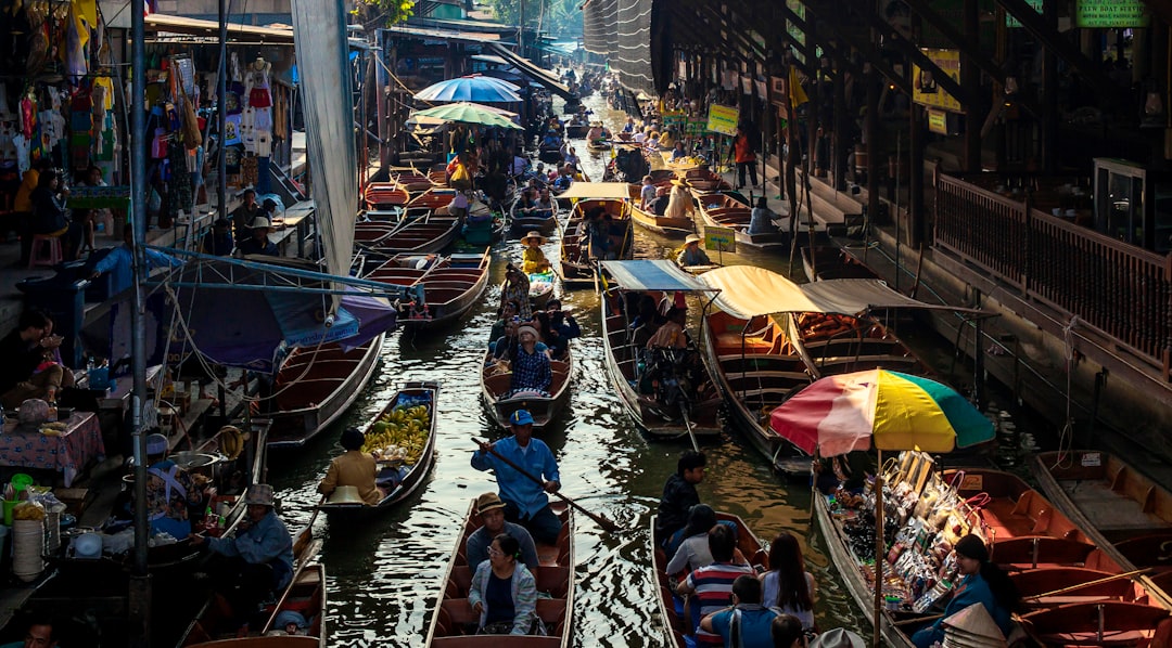 travelers stories about Waterway in Damnoen Floating Market, Thailand