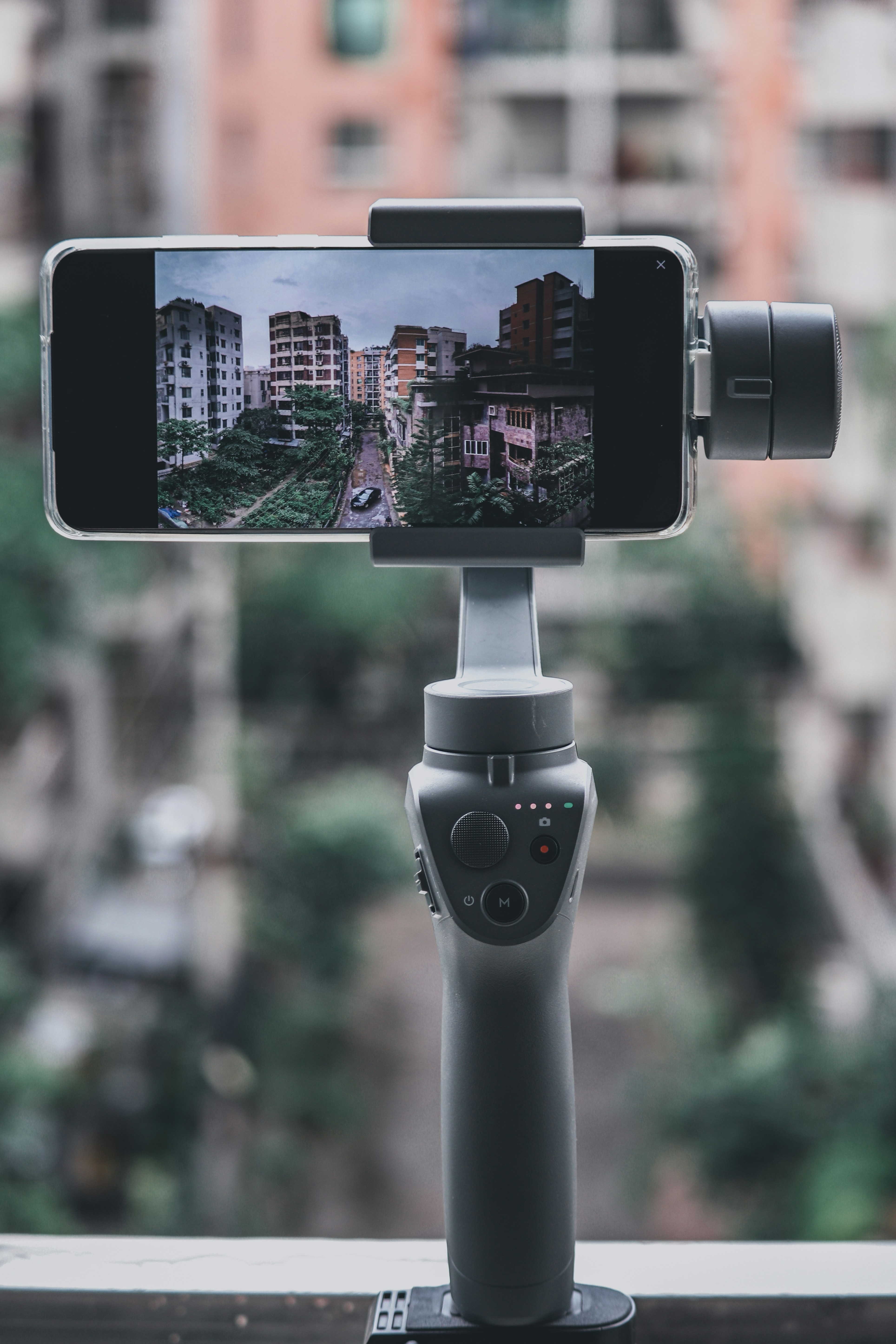 modern smartphone gimbal, wallpaper, Smartphone Gimbal Review: Choosing the Best for Cinematic Video 5