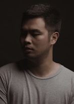 man in white crew neck shirt