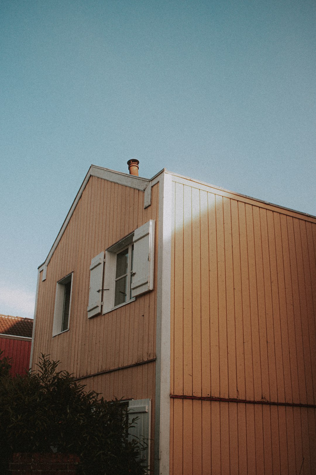 brown and white concrete building