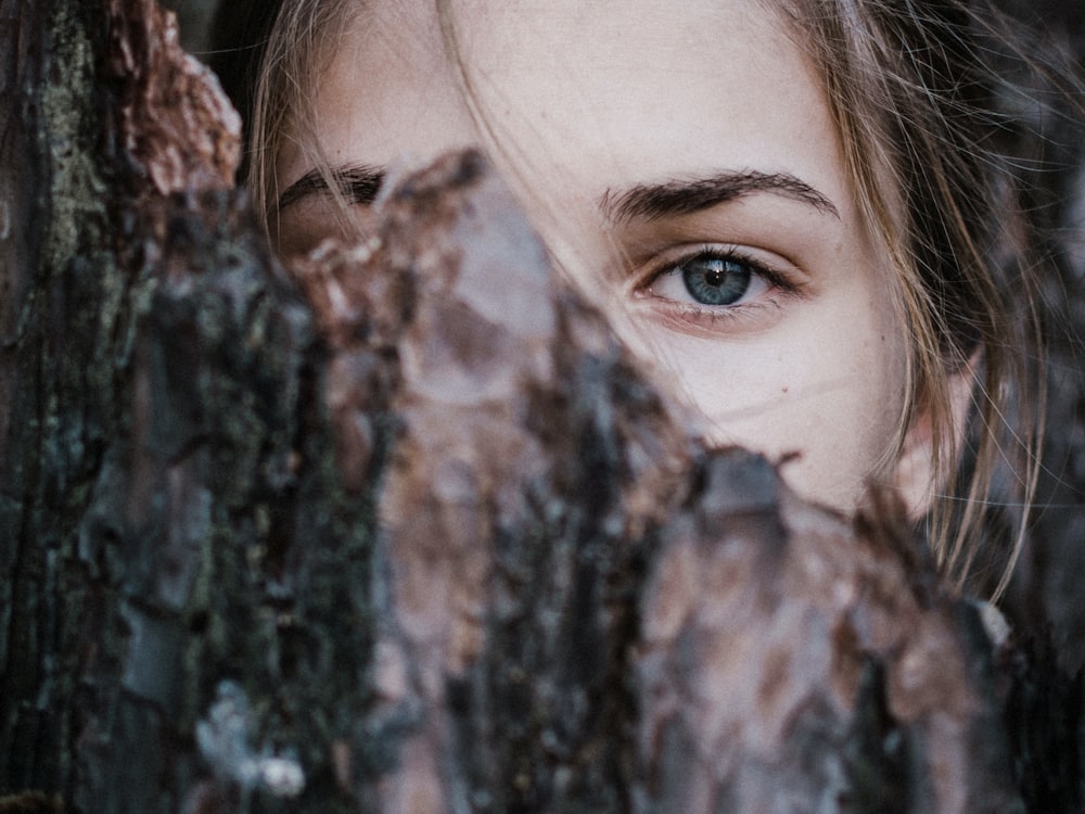 woman with brown eyes and brown and black hair