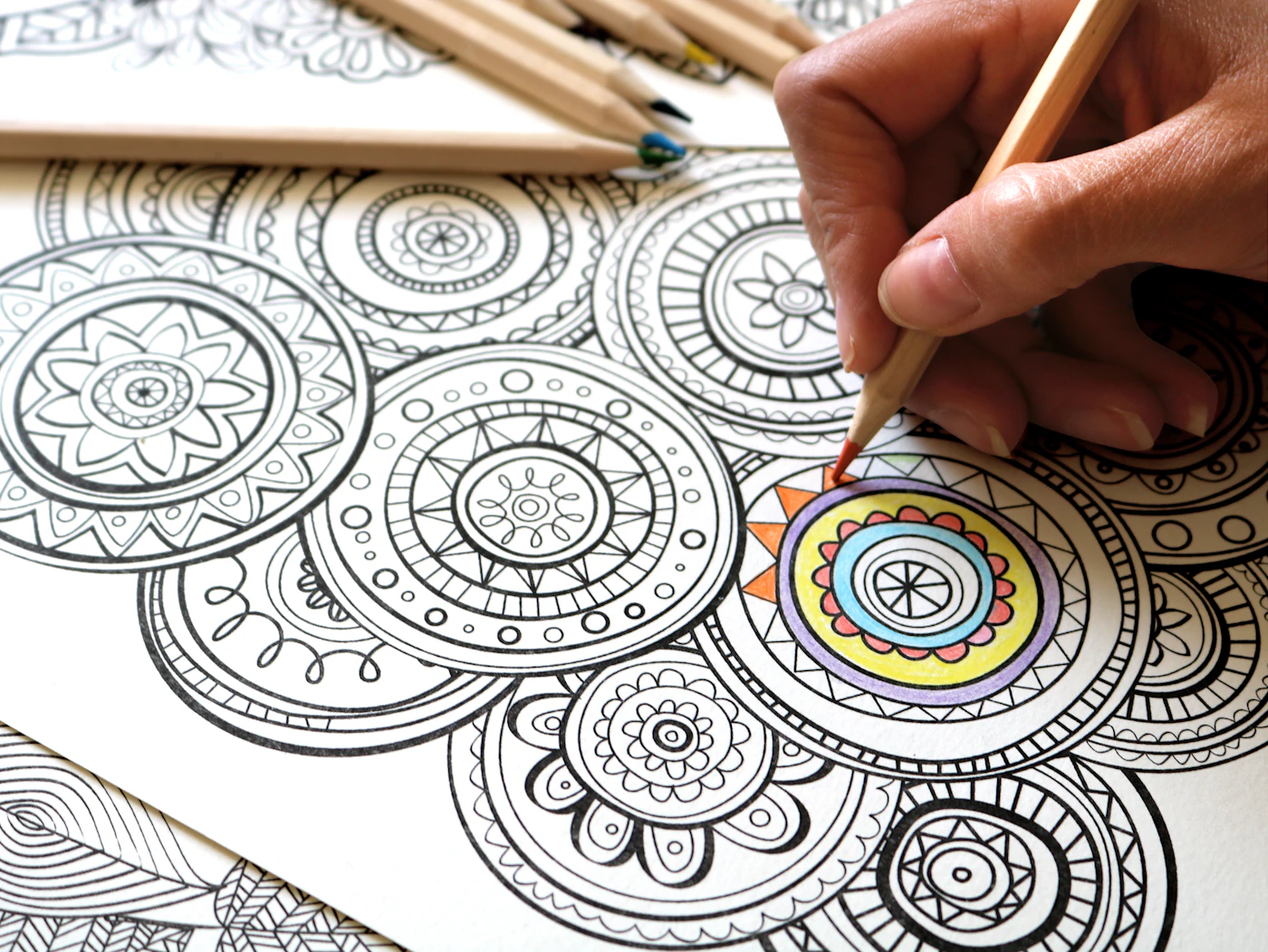 Colorare per adulti: la scienza per ridurre stress e ansia