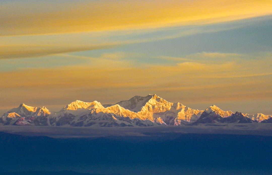 travelers stories about Mountain range in Darjeeling, India